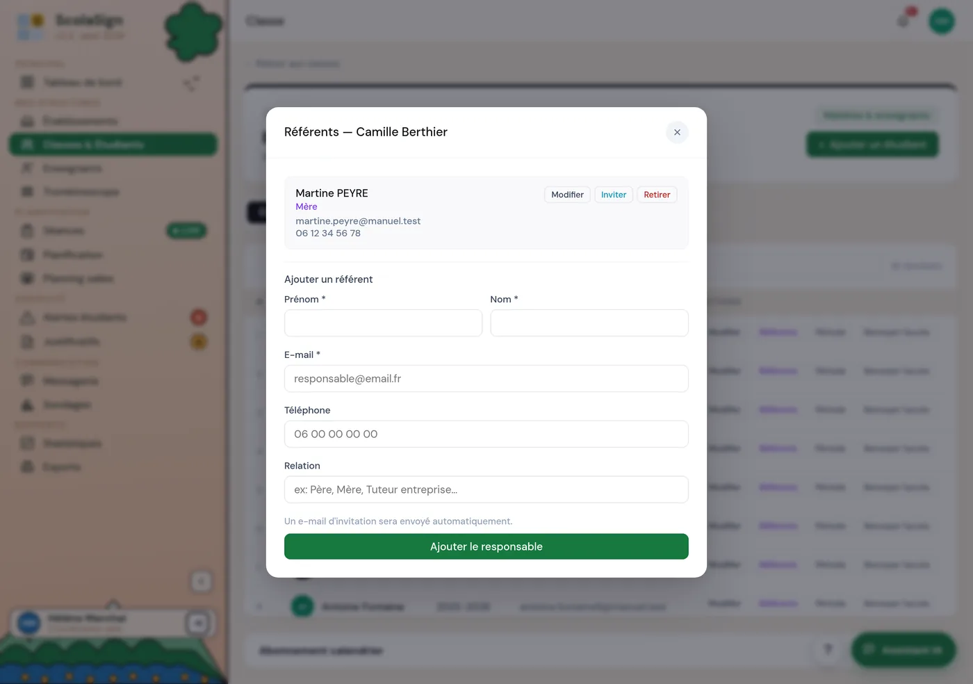 la fiche d'un étudiant avec la section « Responsables légaux » et l'action d'invitation.