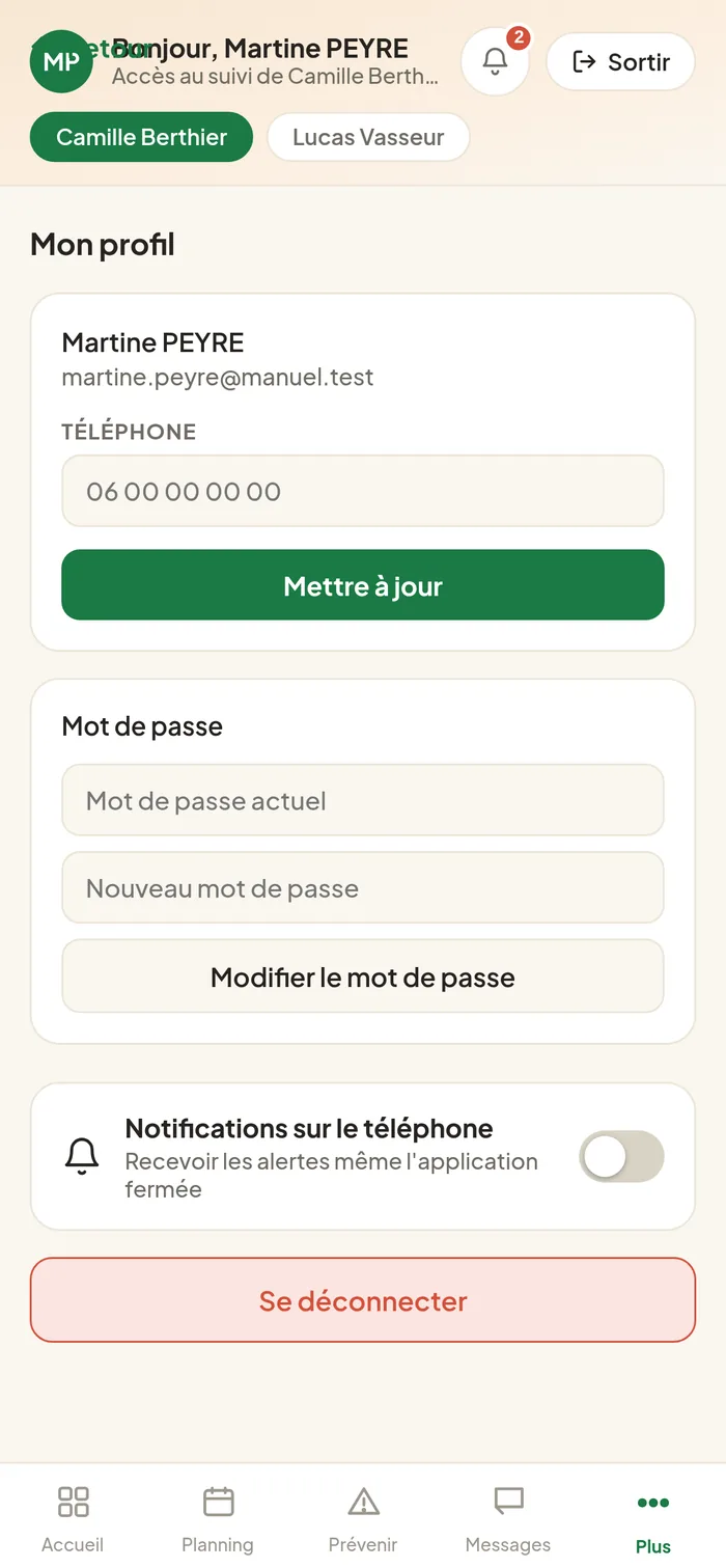 écran Mon profil du Responsable légal avec le champ téléphone, la carte de changement de mot de passe et le bloc d'activation des notifications.
